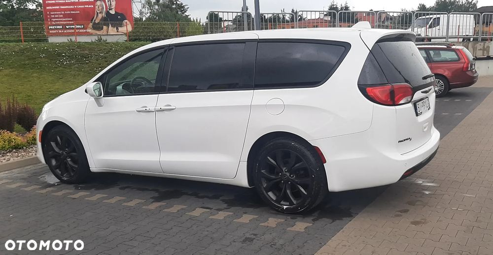 Chrysler Pacifica - 3