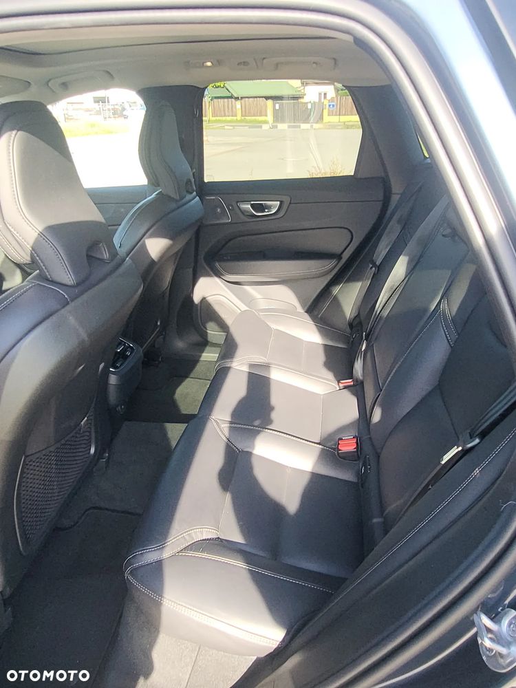 Volvo XC 60 B4 D Ultimate Dark - 23