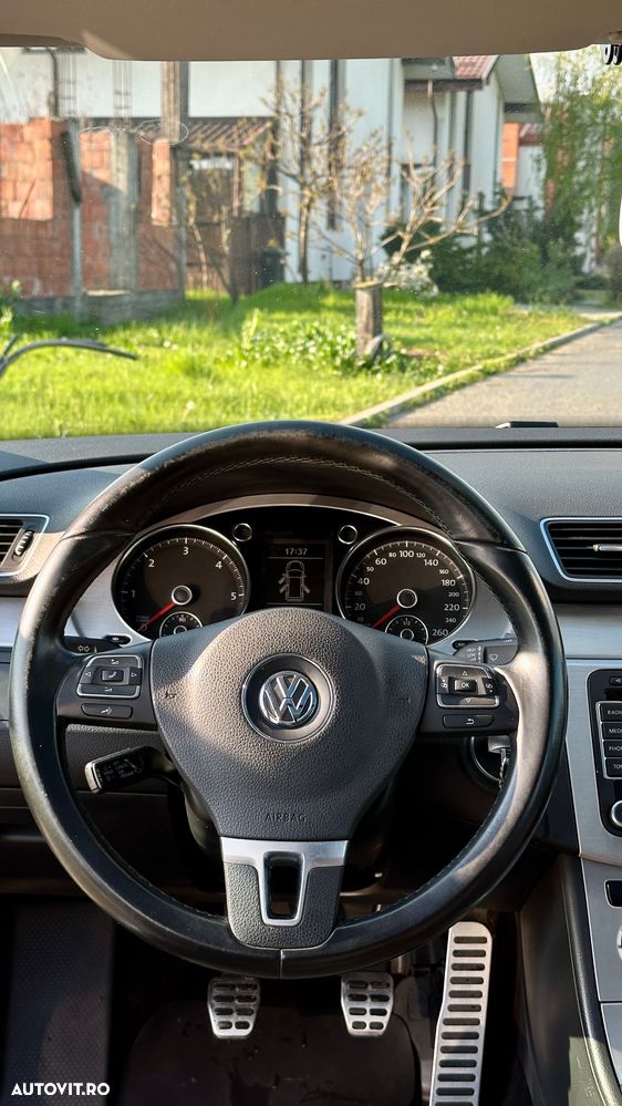 Volkswagen Passat 2.0 TDI 4Motion BlueMotion Technology Highline - 9