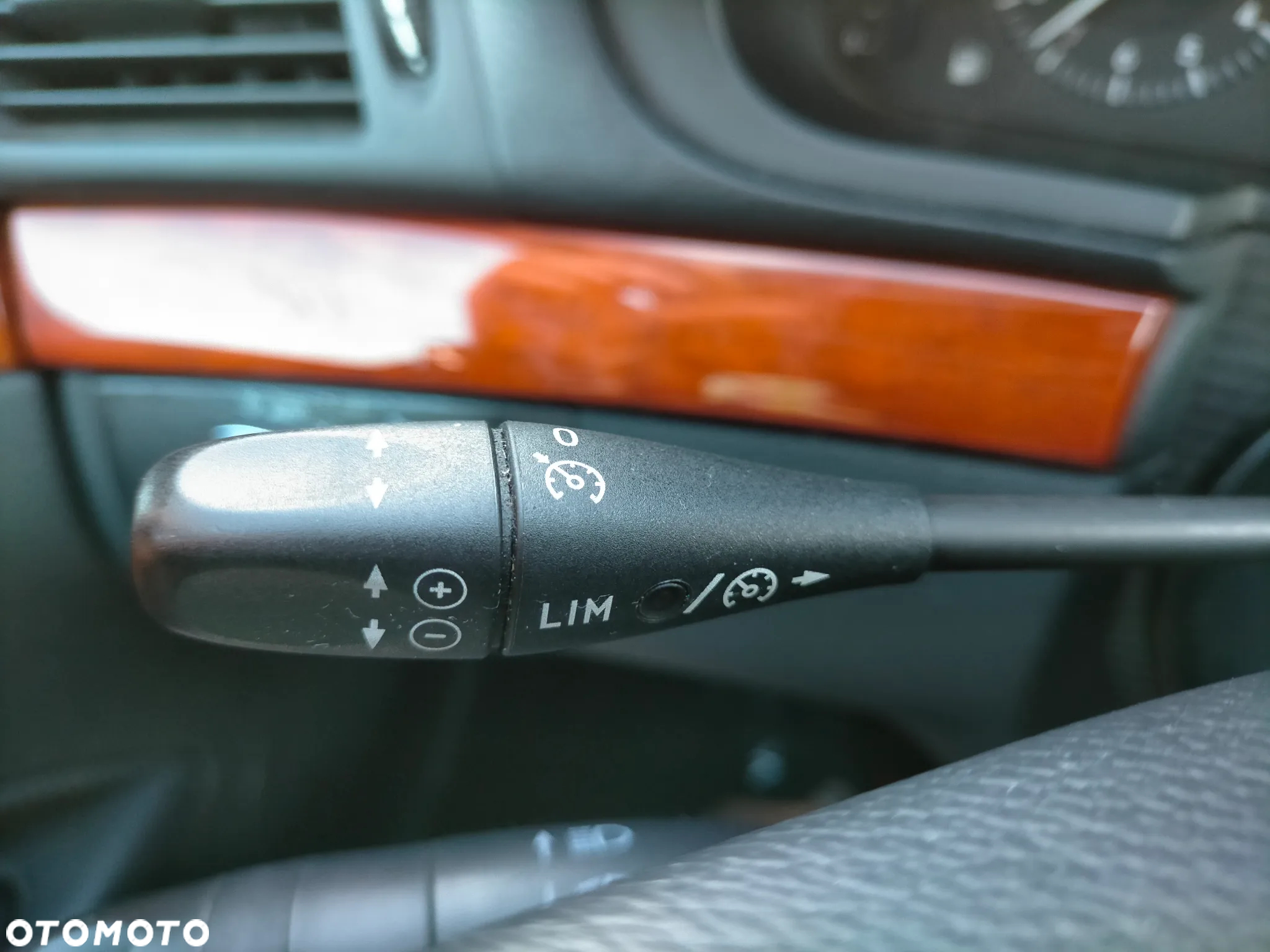 Mercedes-Benz Klasa E 220 T CDI Elegance DPF - 15