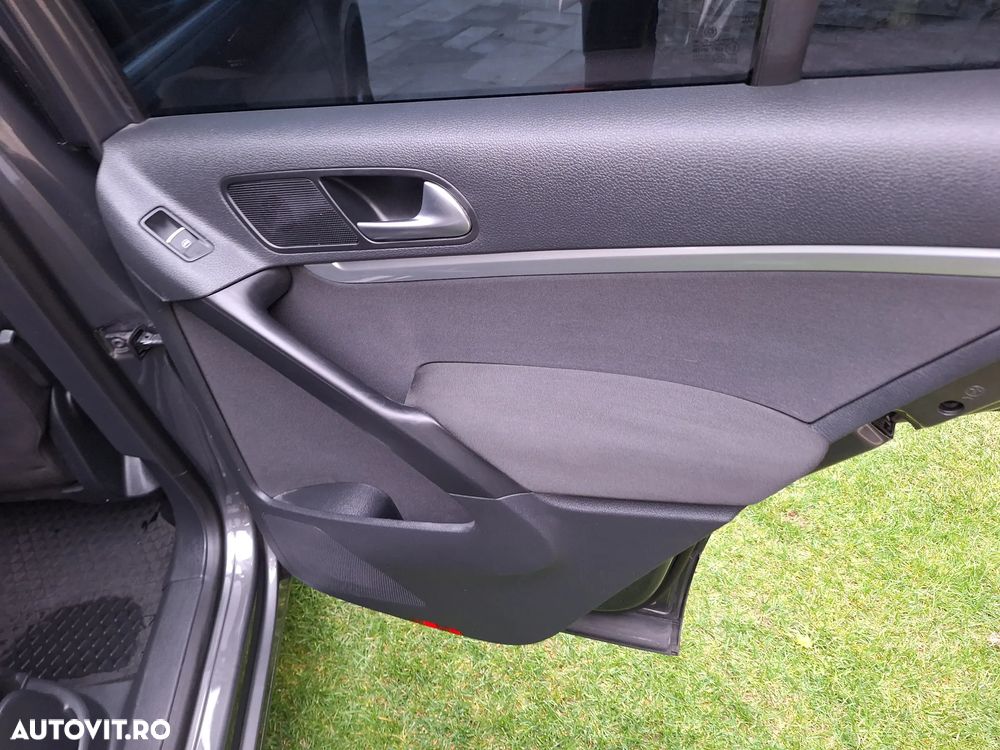 Volkswagen Tiguan 2.0 TDI DPF 4Motion BlueMotion Technology DSG Lounge Sport & Style - 12