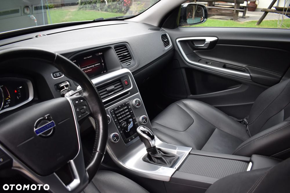 Volvo V60 Cross Country - 24
