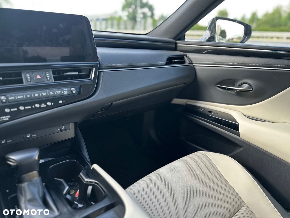 Lexus ES 300h Business Edition - 9