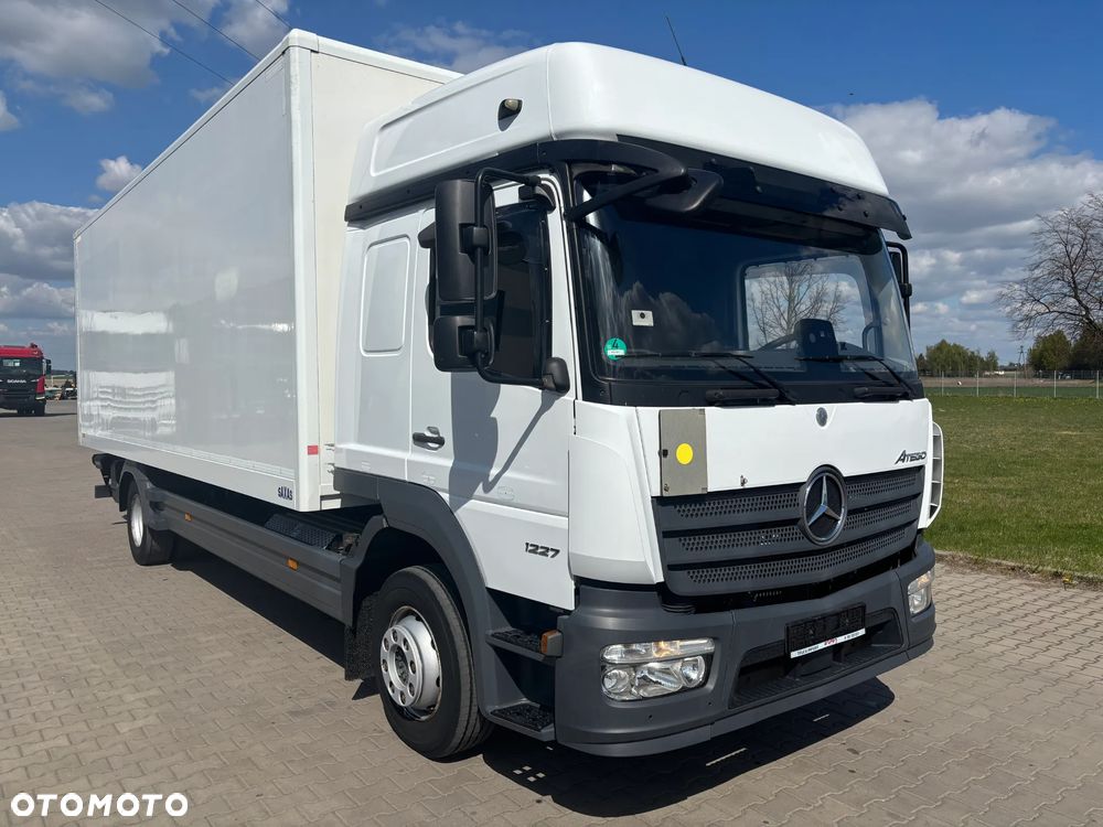 Mercedes-Benz ATEGO 1227 kontener z windą ,  kabina sypialna , webasto, klimatyzacja, niski przebieg , bezwypadkowy. (nie 1224, 1230) - 5