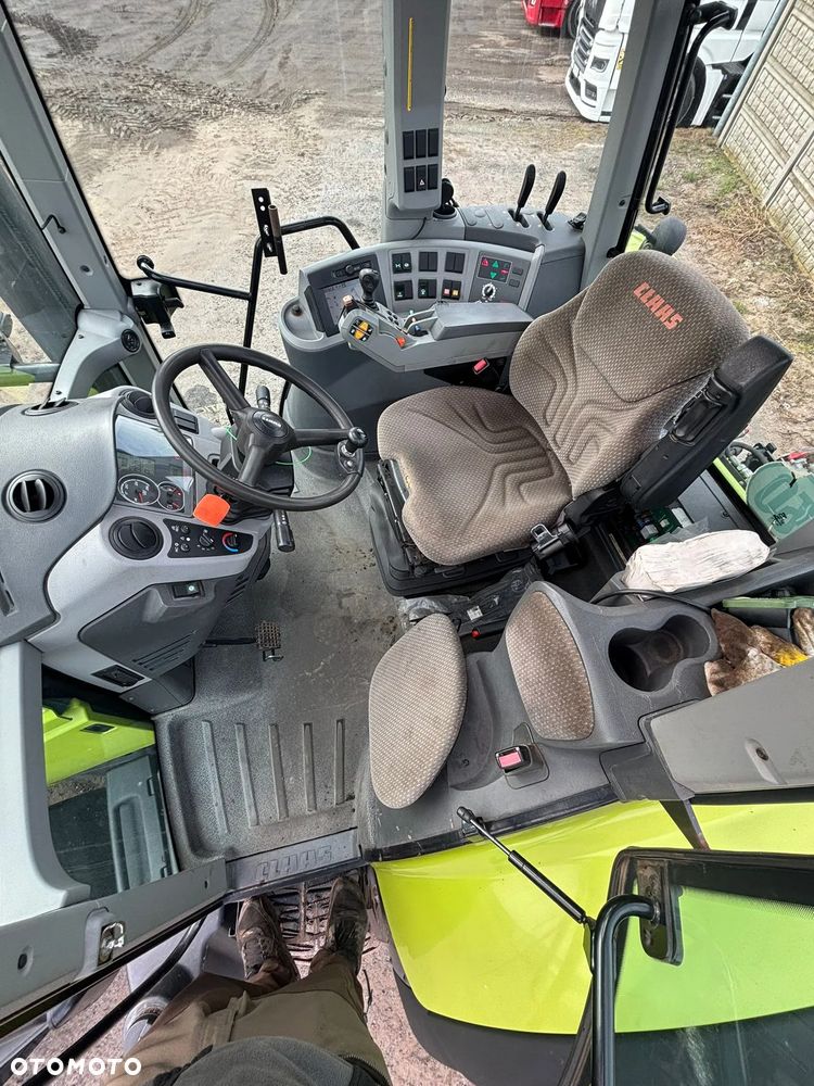 Claas AXION 810 - 11