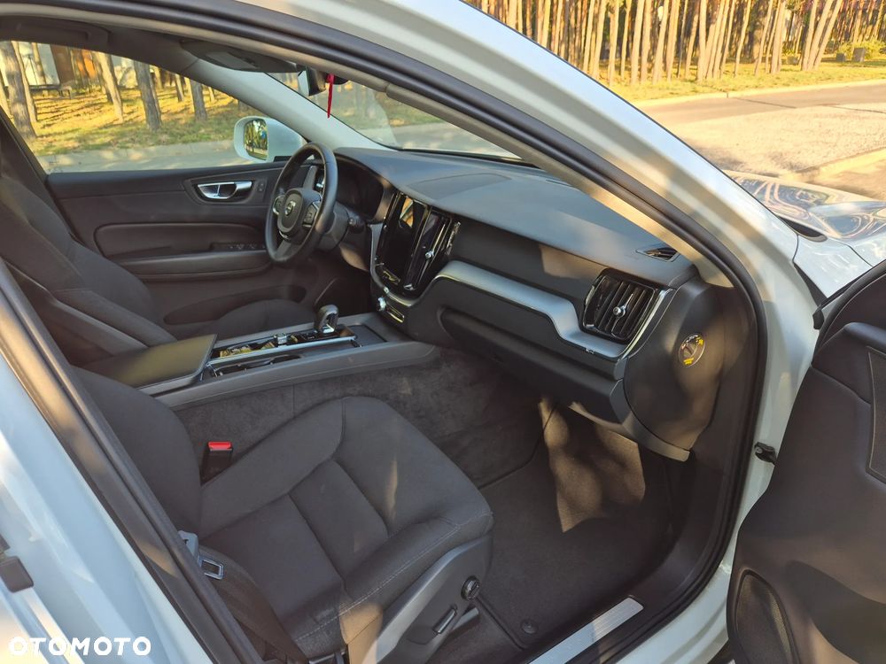 Volvo XC 60 B4 B Momentum Pro - 11