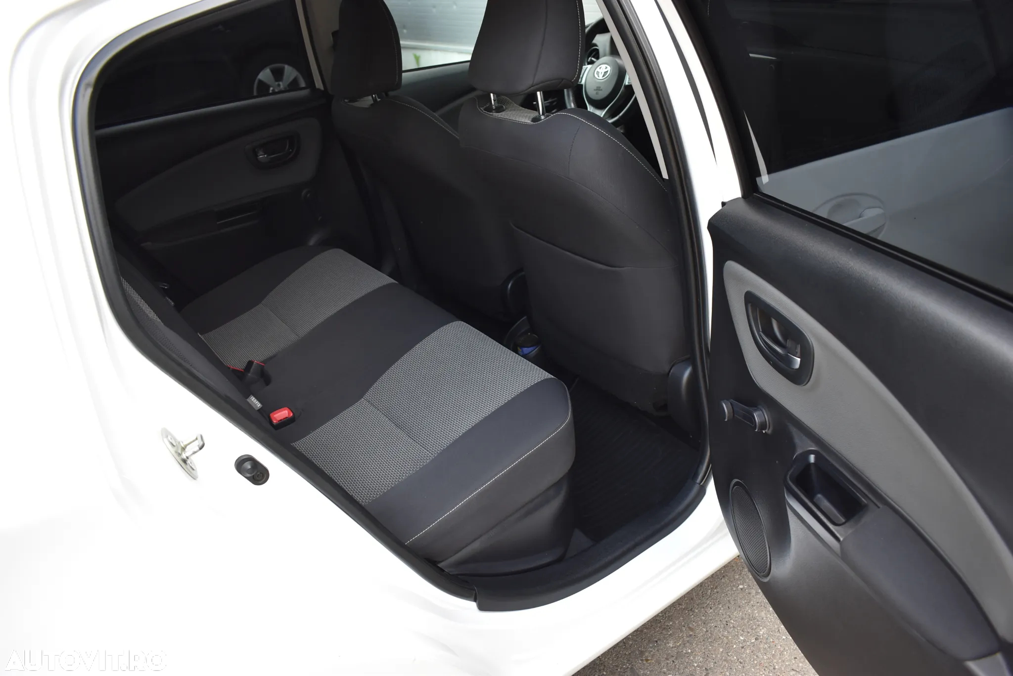 Toyota Yaris 1.5 VVT-i HSD Luna - 19