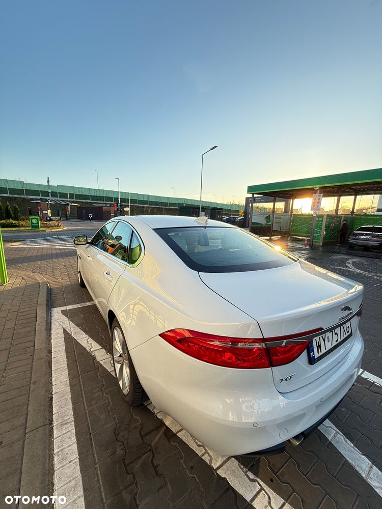 Jaguar XF 2.0 T R-Sport - 19