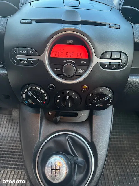 Mazda 2 1.3 Exclusive - 8