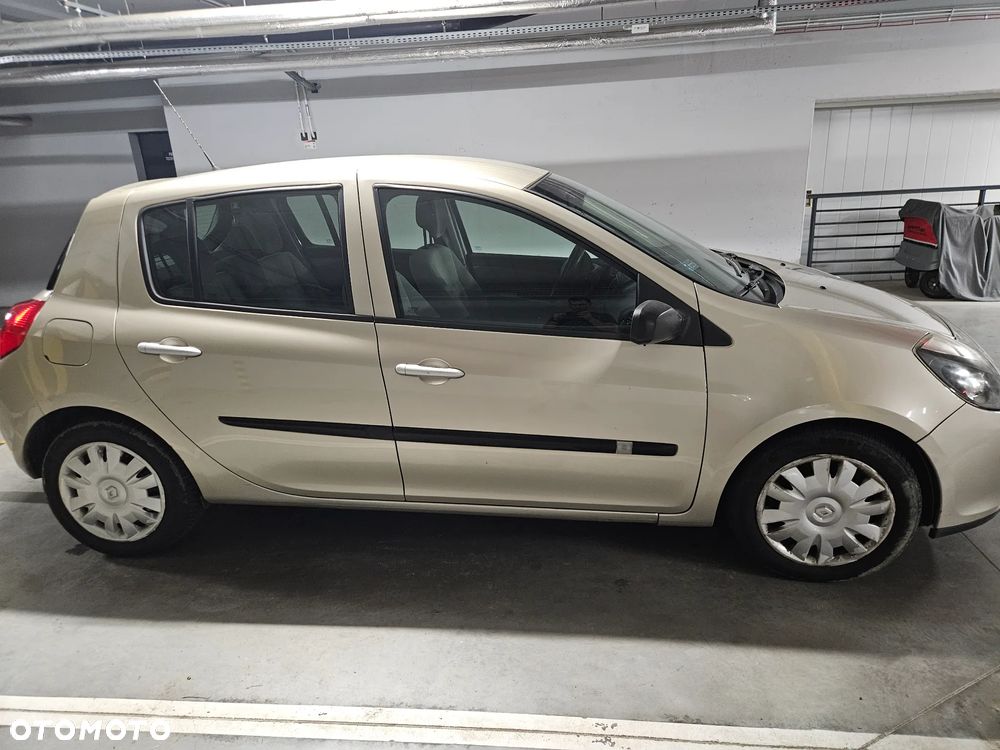 Renault Clio 1.4 16V Authentique - 1
