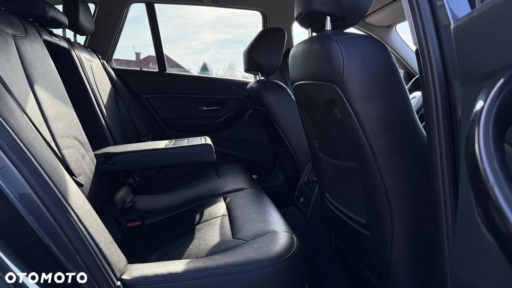 BMW Seria 3 320d xDrive Luxury Line - 25