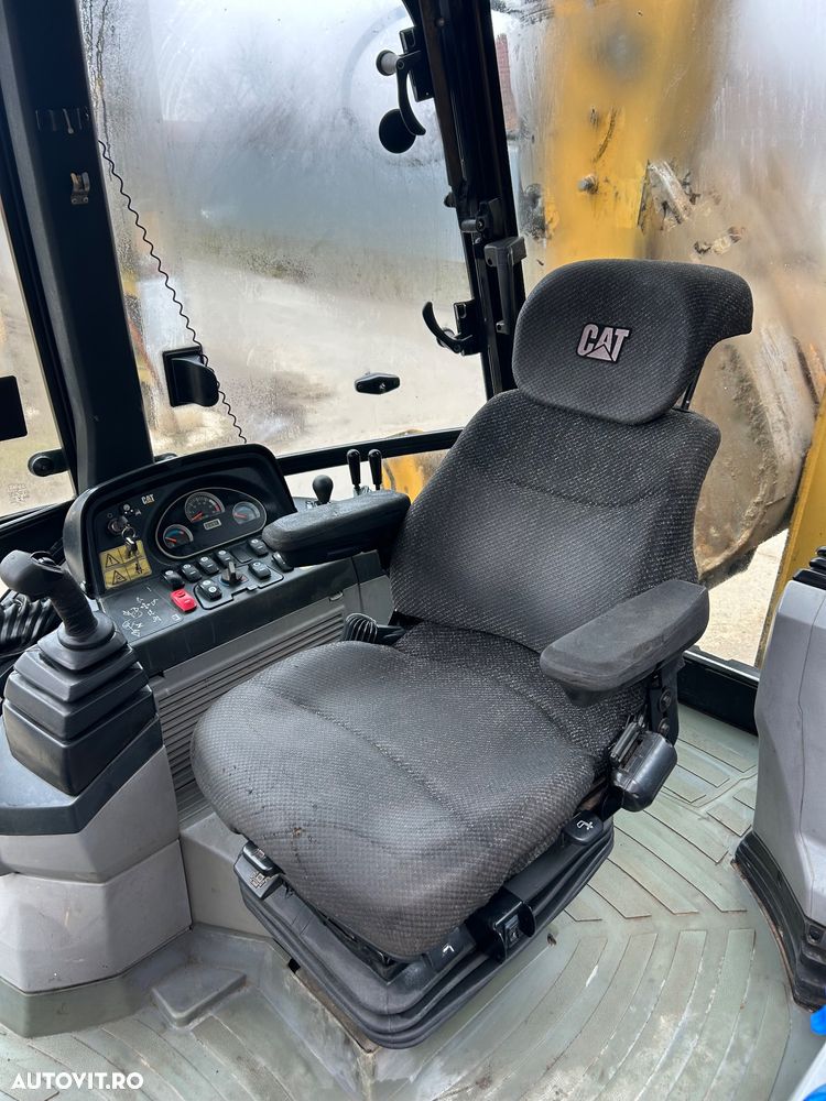 Caterpillar 442 - 10