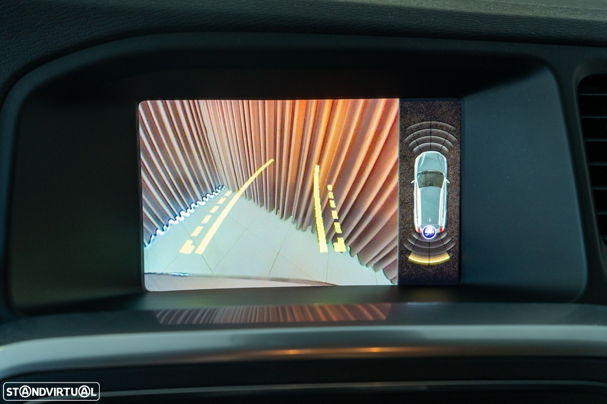Volvo V60 2.0 D3 Momentum Geartronic - 12