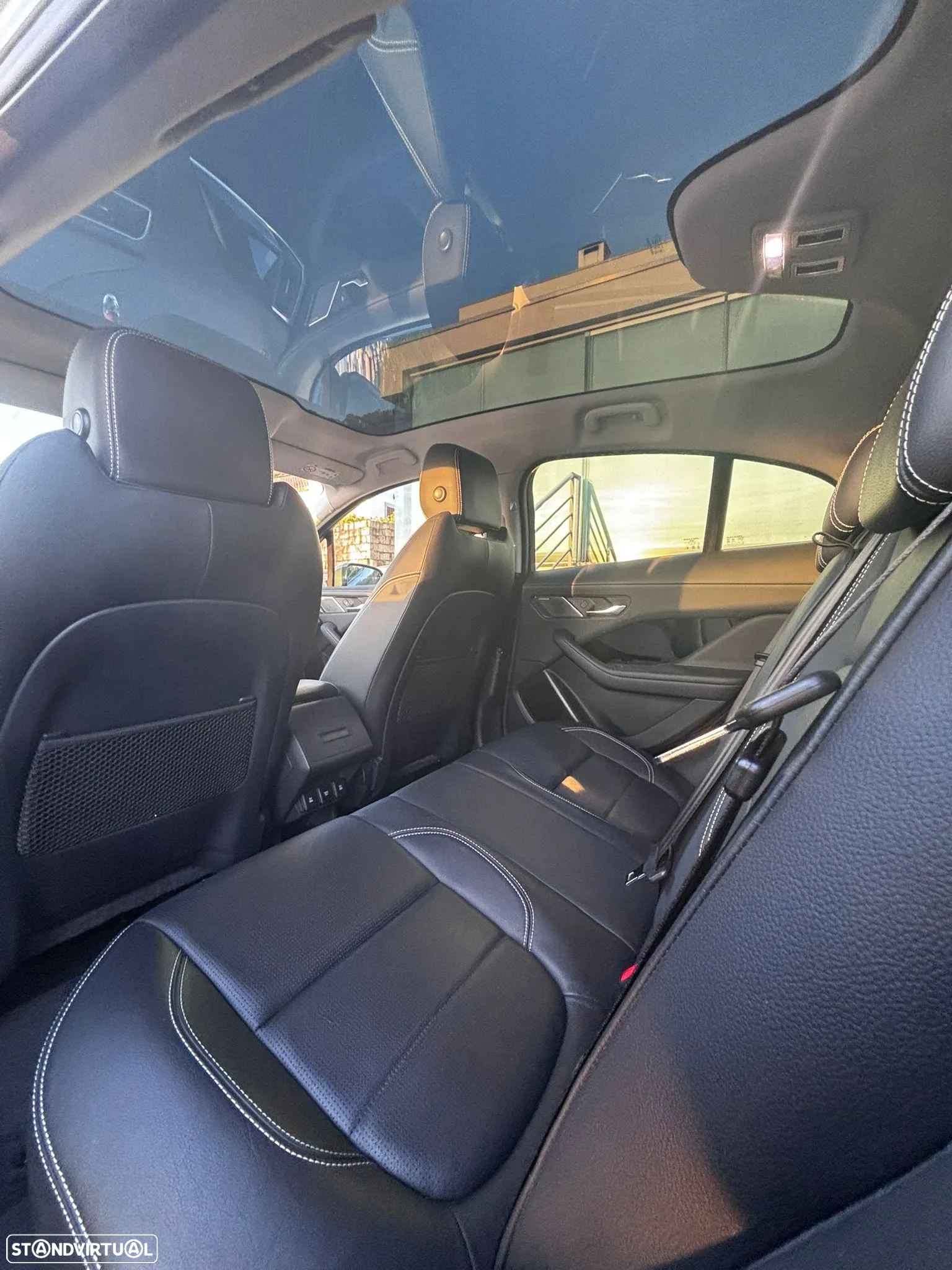 Jaguar I-Pace EV400 AWD R-DYNAMIC SE - 12