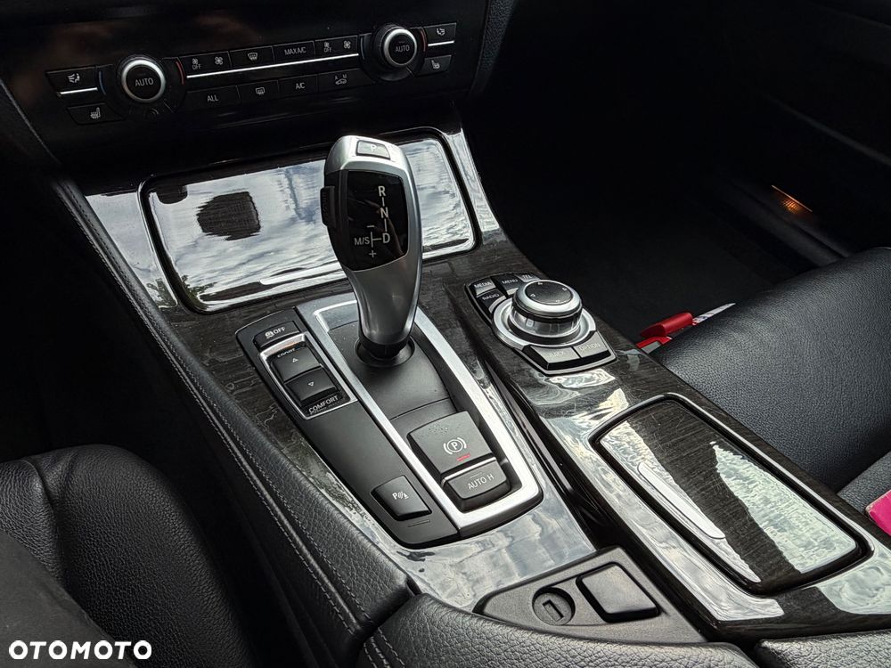 BMW Seria 5 520d xDrive - 10