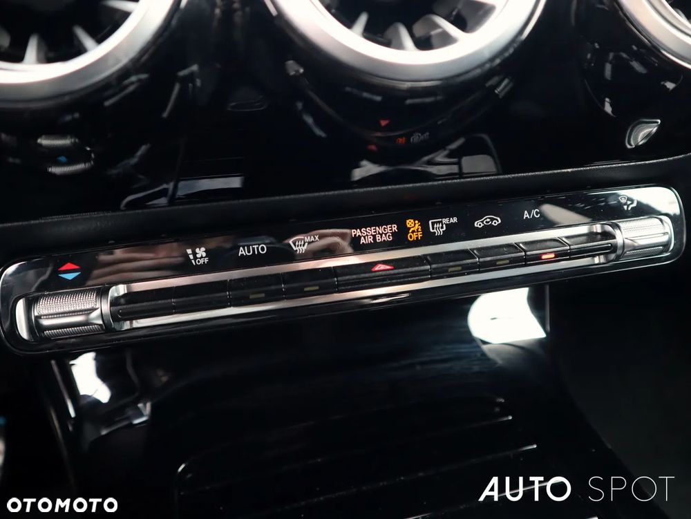 Mercedes-Benz CLA 200 AMG Line 7G-DCT - 37