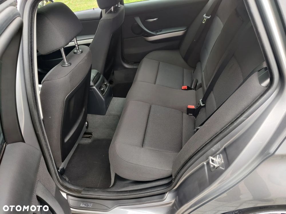 BMW Seria 3 318i Touring Edition Exclusive - 22