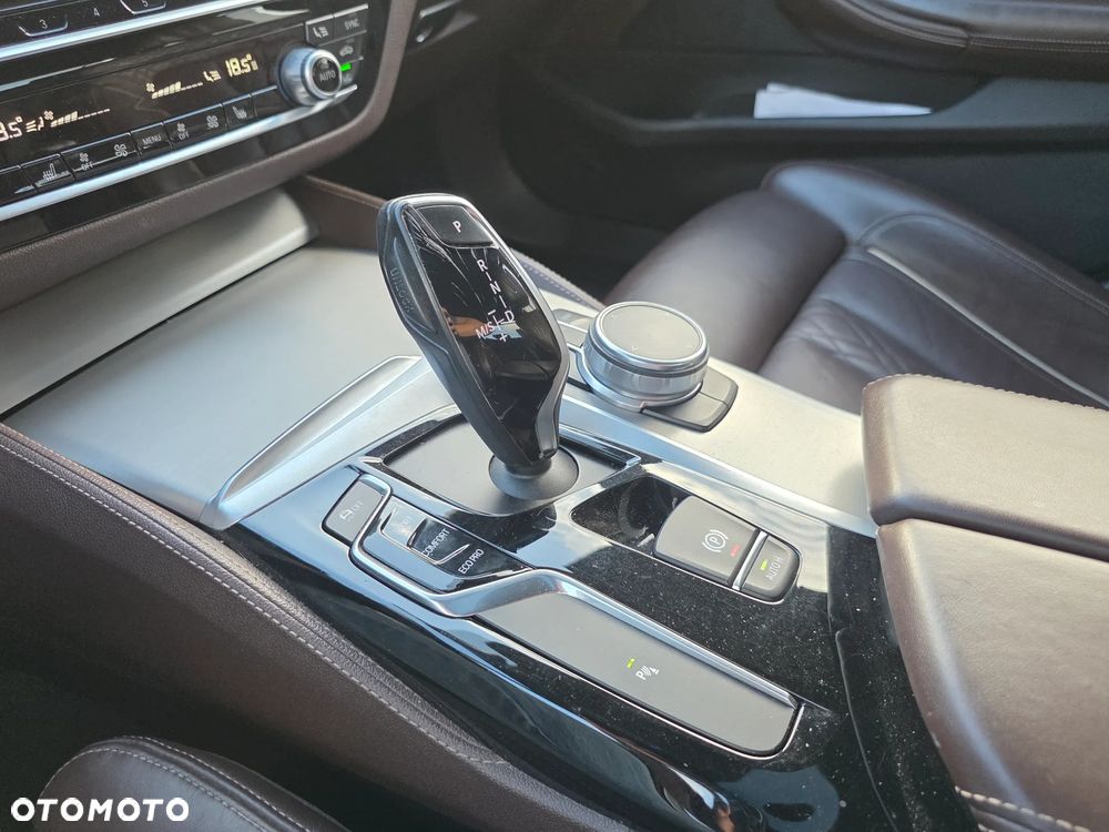 BMW Seria 5 520d Luxury Line - 11