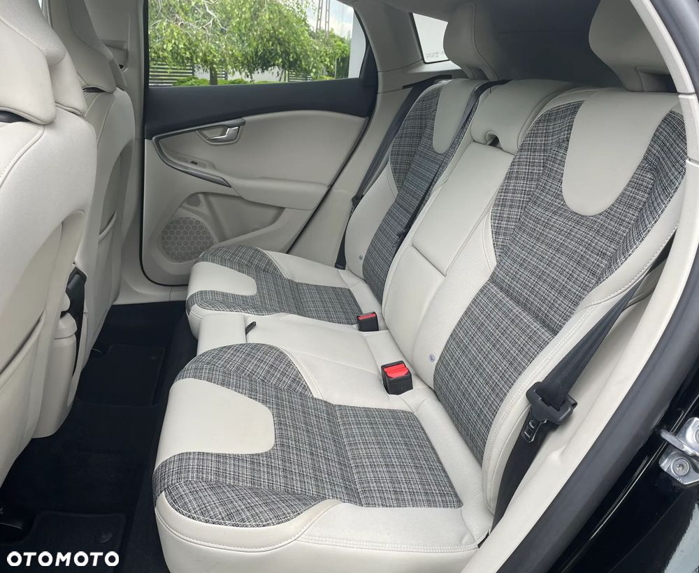 Volvo V40 T2 Geartronic Summum - 13