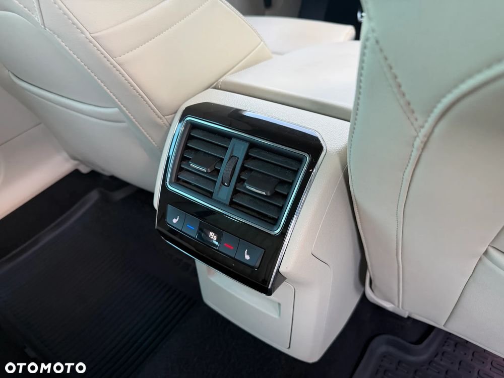 Skoda Superb 2.0 TSI L&K DSG - 17