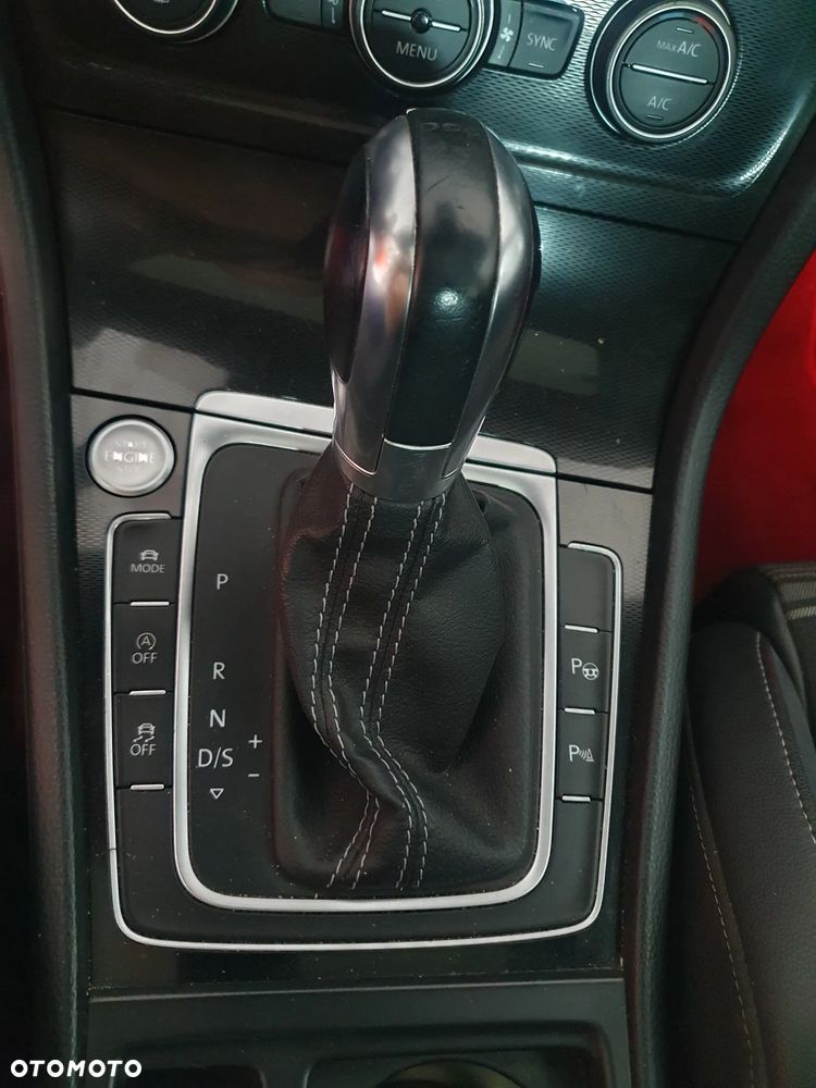Volkswagen Golf - 22