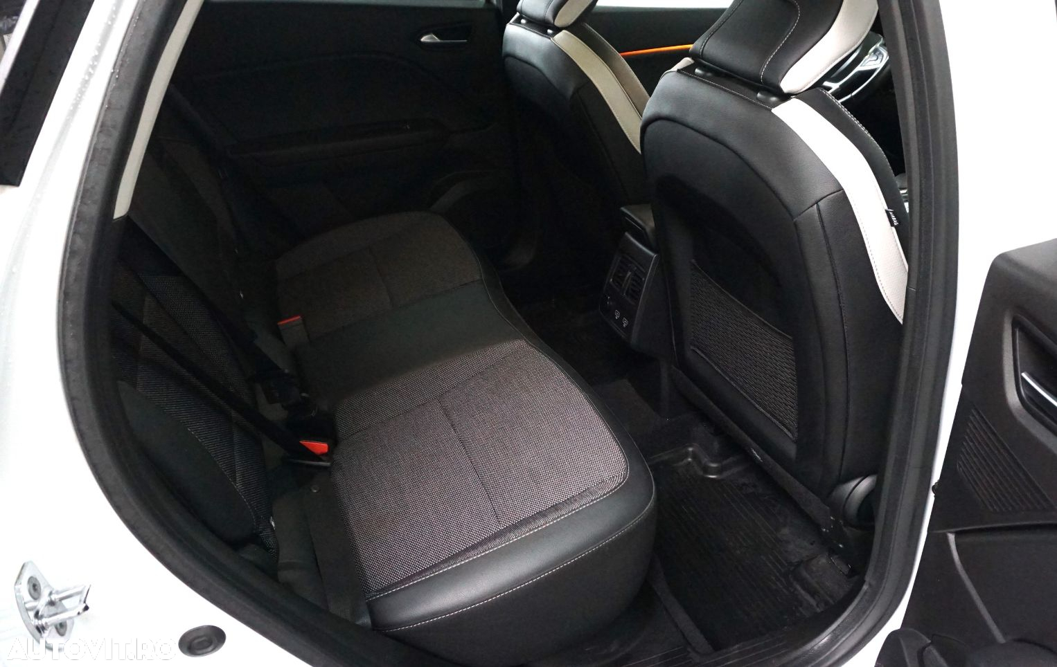 Renault Captur E-Tech Plug-In-Hybrid Intens - 11