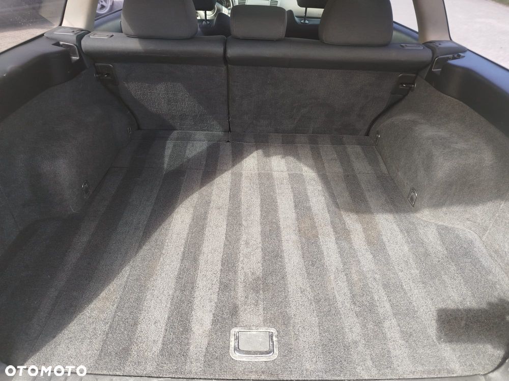 Subaru Legacy 2.0D Trend - 12