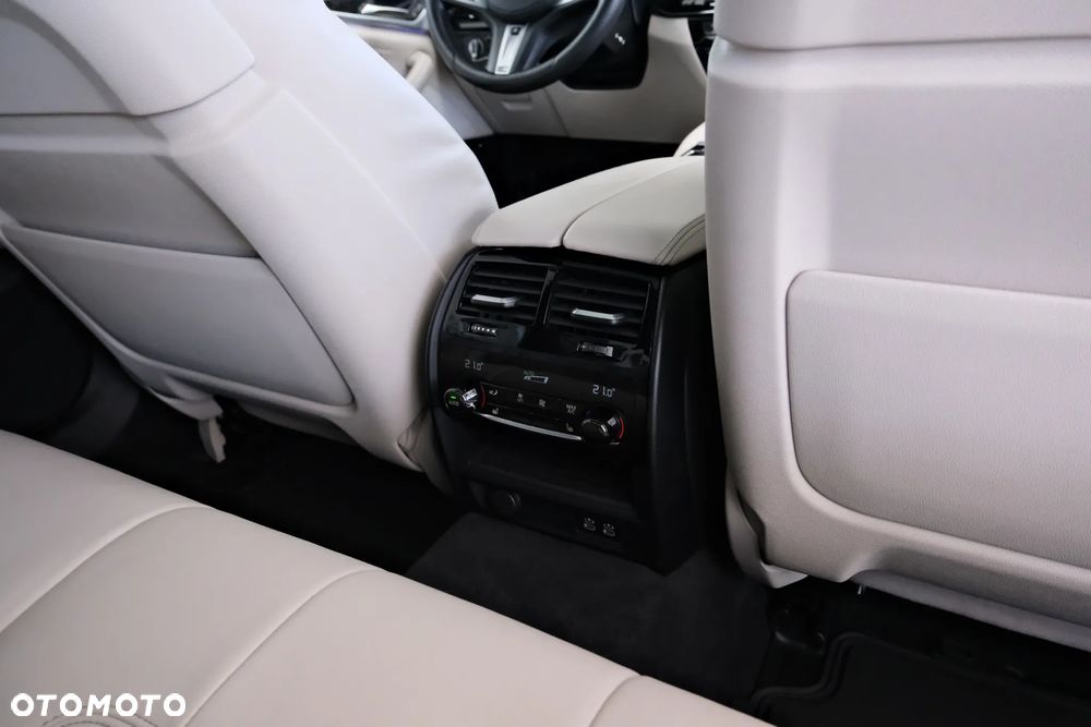 BMW Seria 5 530e xDrive Luxury Line sport - 31
