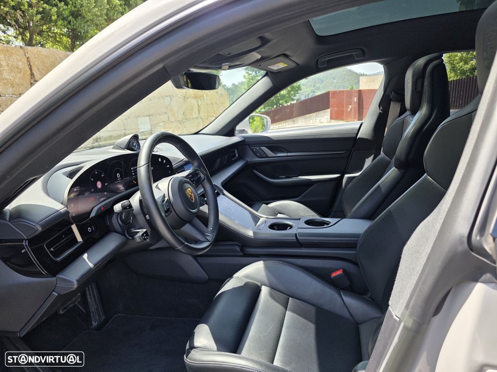 Porsche Taycan Sport Turismo - 22