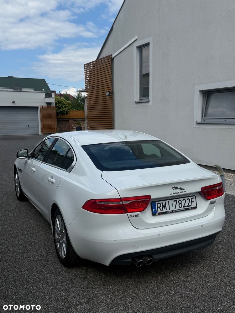 Jaguar XE 2.0 D Prestige - 9