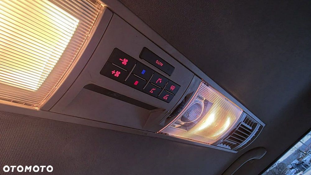 Volkswagen Multivan - 25