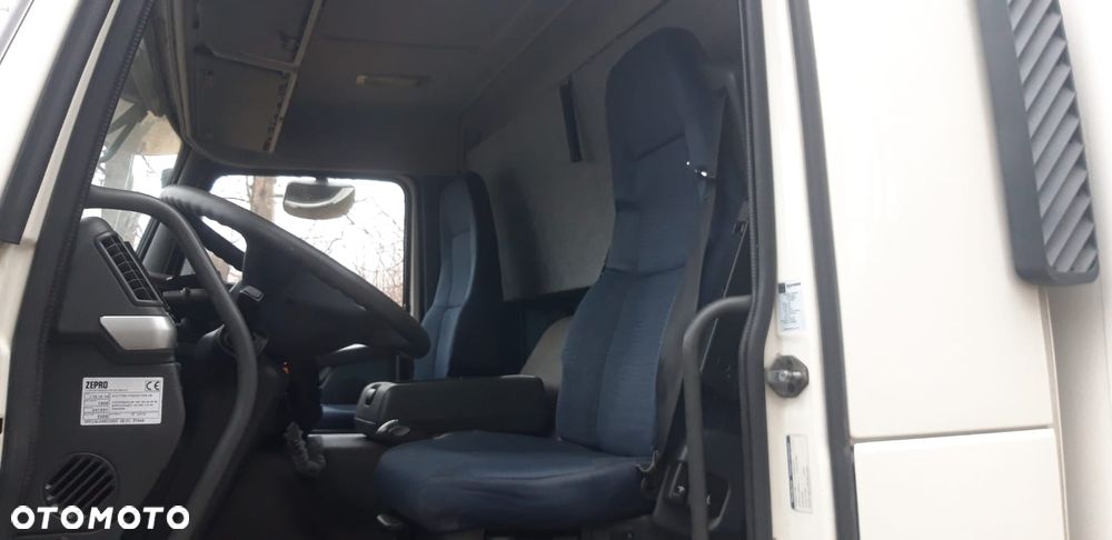 Volvo FM 380 Euro5 Super Stan tylko 620tyś km kabina sypialna ogrzewany kontener - 14