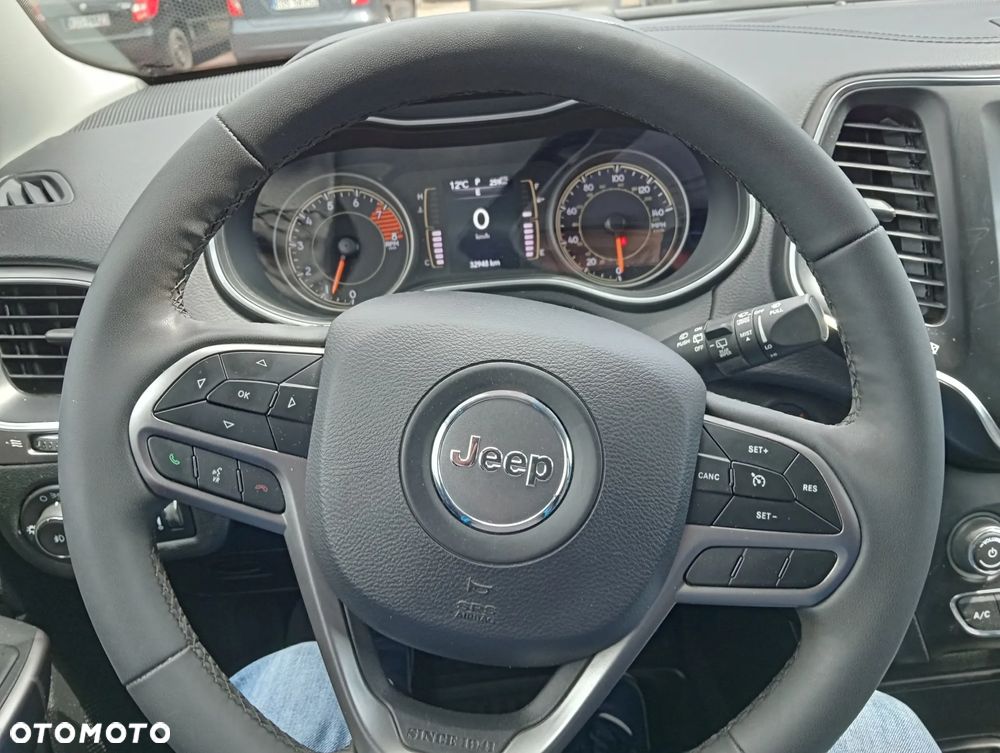 Jeep Cherokee - 17