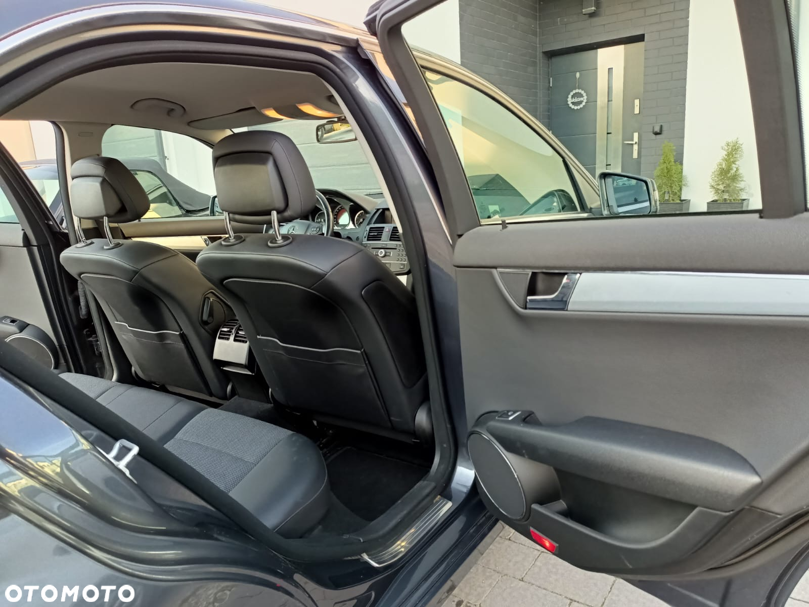 Mercedes-Benz Klasa C 180 BlueEFFICIENCY 7G-TRONIC Avantgarde - 14