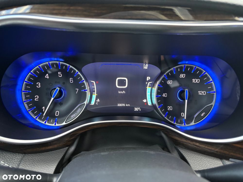 Chrysler Pacifica - 35