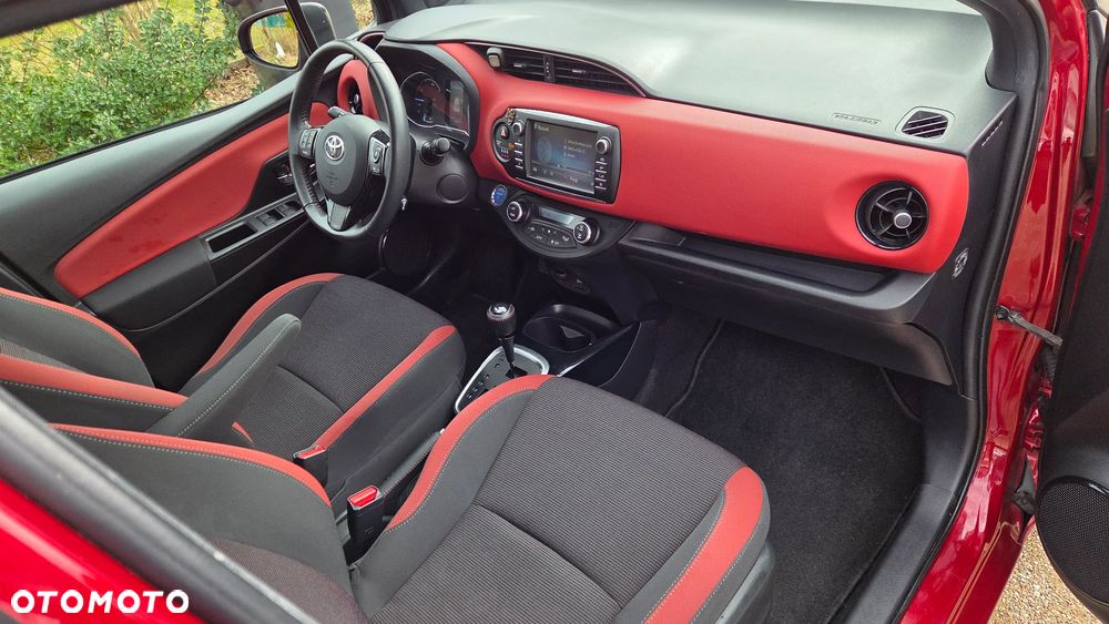 Toyota Yaris Hybrid 100 Selection Platinum - 21