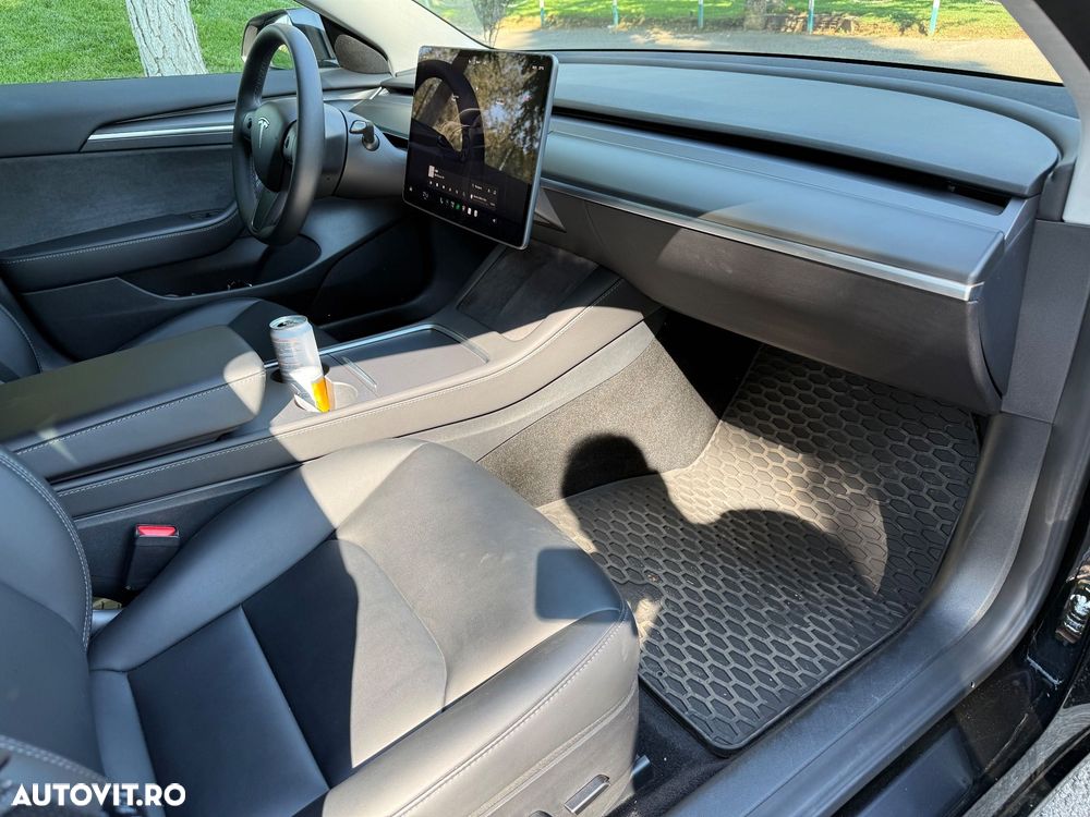 Tesla Model 3 - 16