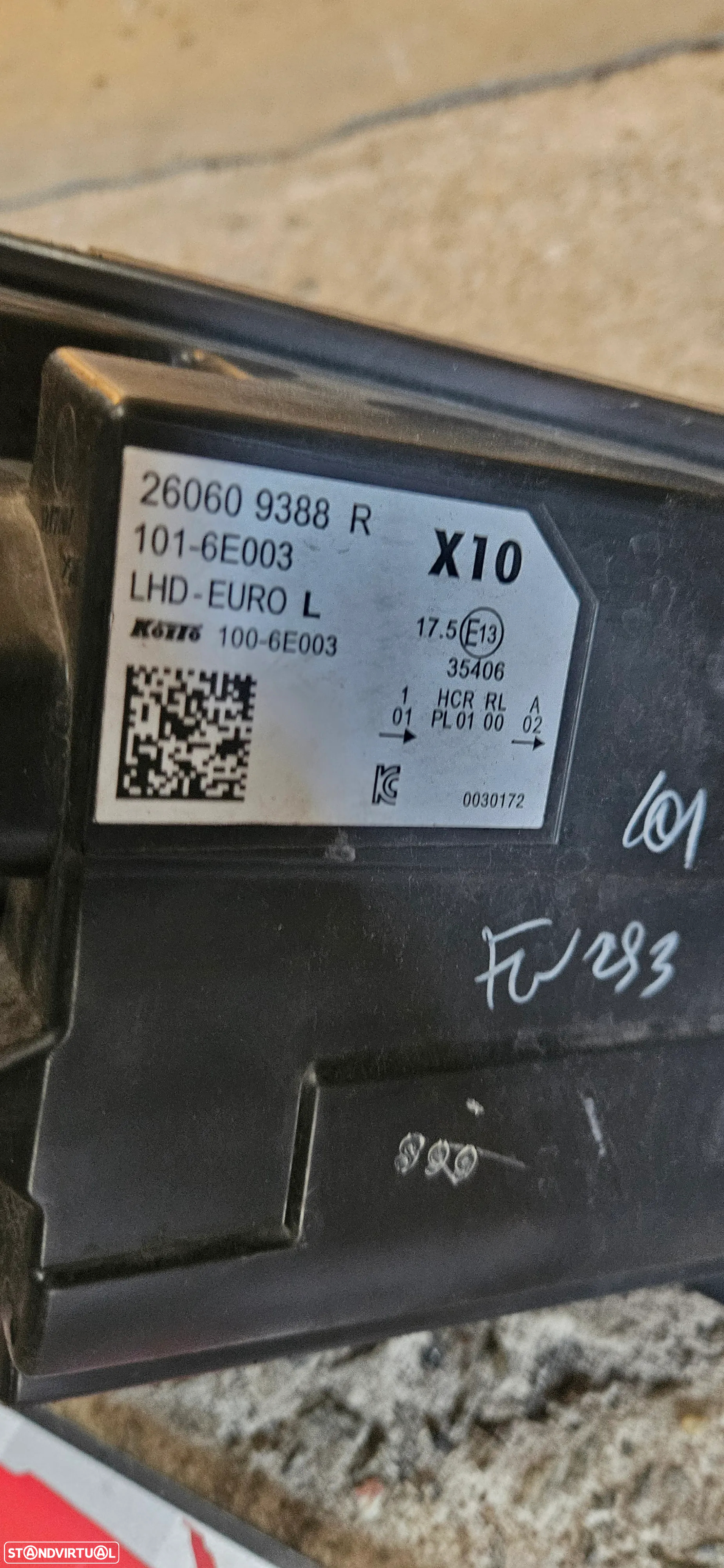 Farol esq renault zoe - 3