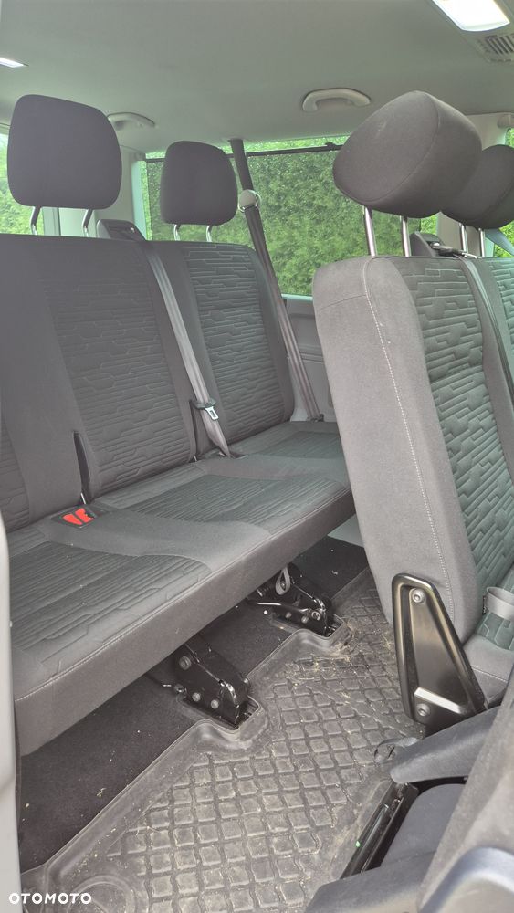 Volkswagen Caravelle - 13