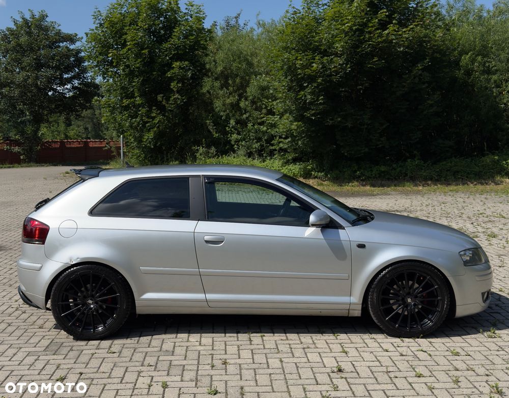 Audi A3 3-drzwiowe 1.6 FSI Ambiente - 3
