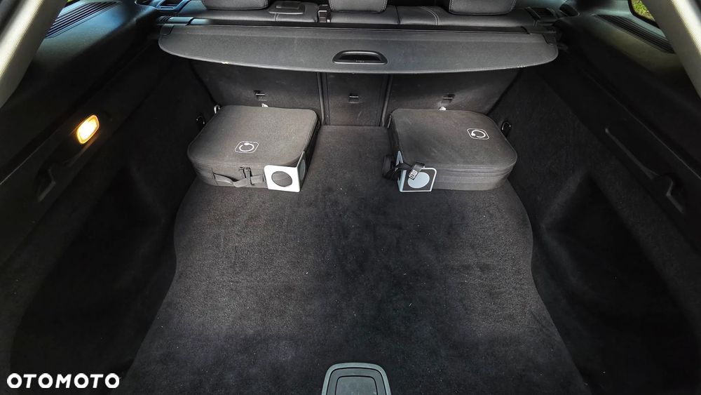 Mercedes-Benz CLA 250 e PHEV 8G-DCT - 16