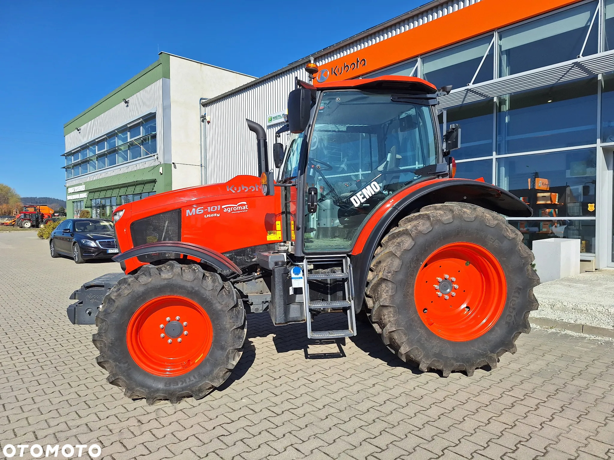 Kubota M6 101 Utility S - 4