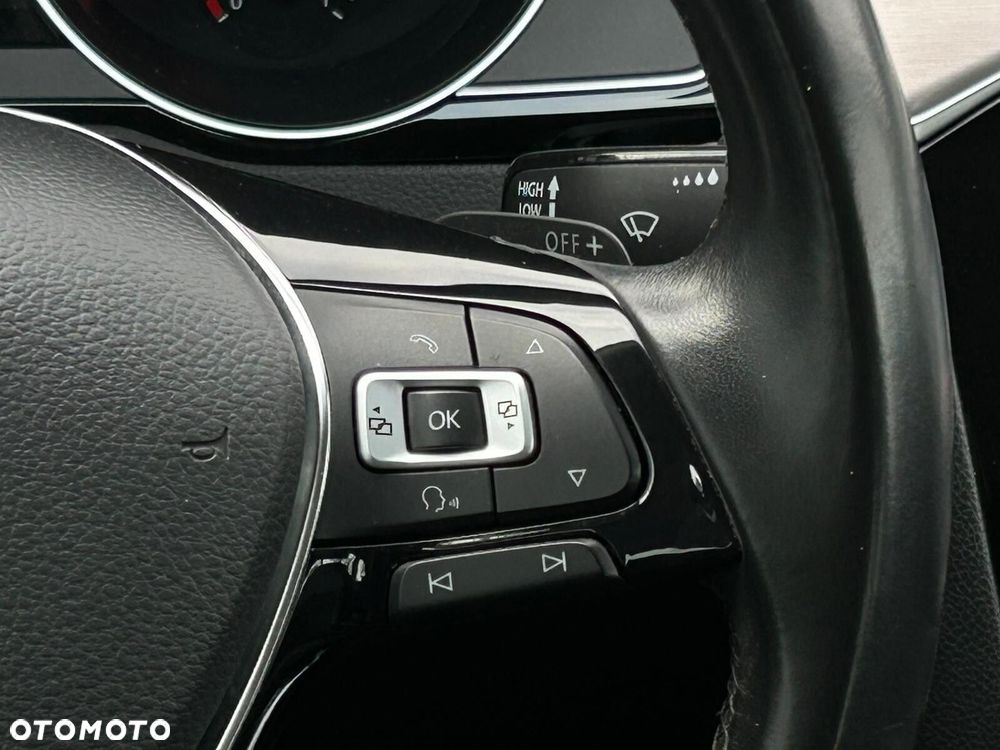 Volkswagen Passat - 21