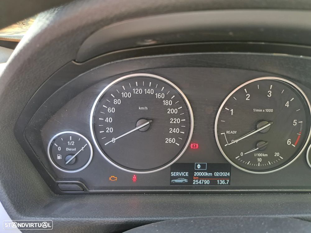 BMW 318 Gran Turismo d Sport Line - 3