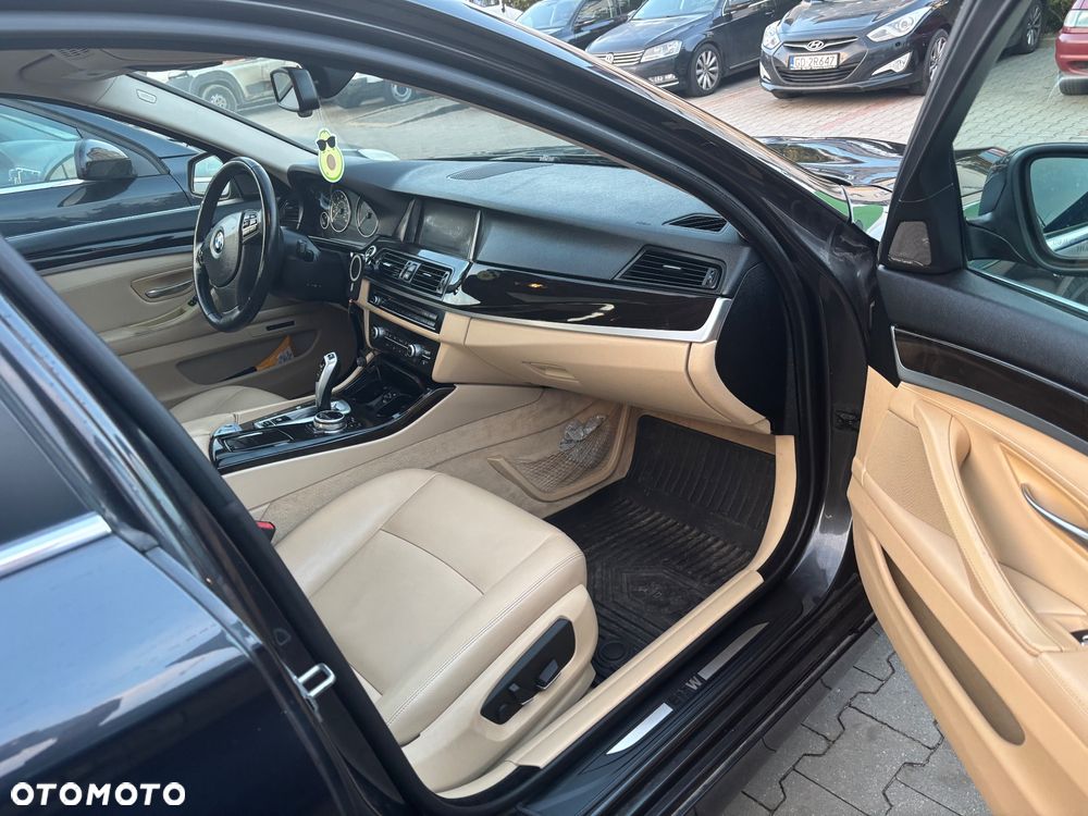 BMW Seria 5 528i xDrive - 26