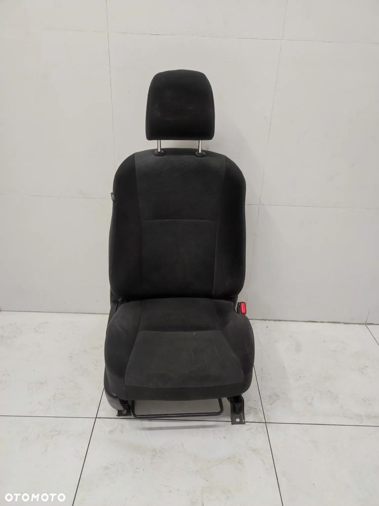Fotel pasażera prawy przód grzany EU Toyota Land Cruiser 150 J15 lift - 1