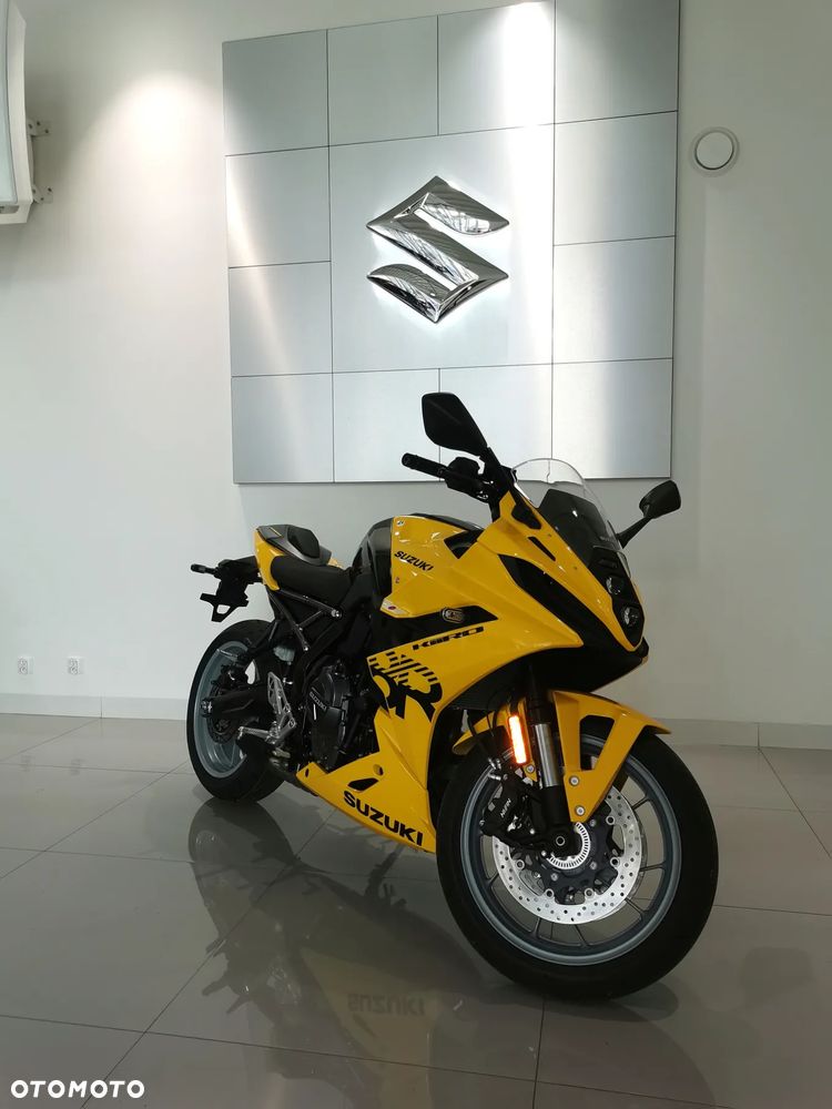 Suzuki GSX - 3