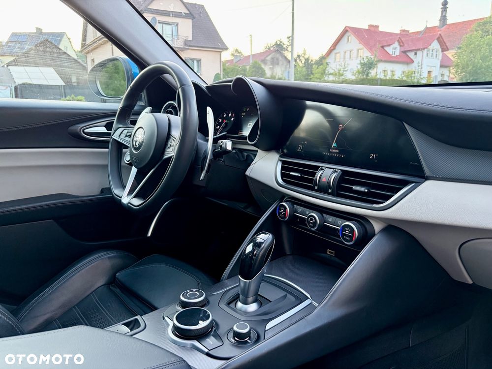 Alfa Romeo Giulia 2.0 Turbo 16V AT8 Veloce - 40