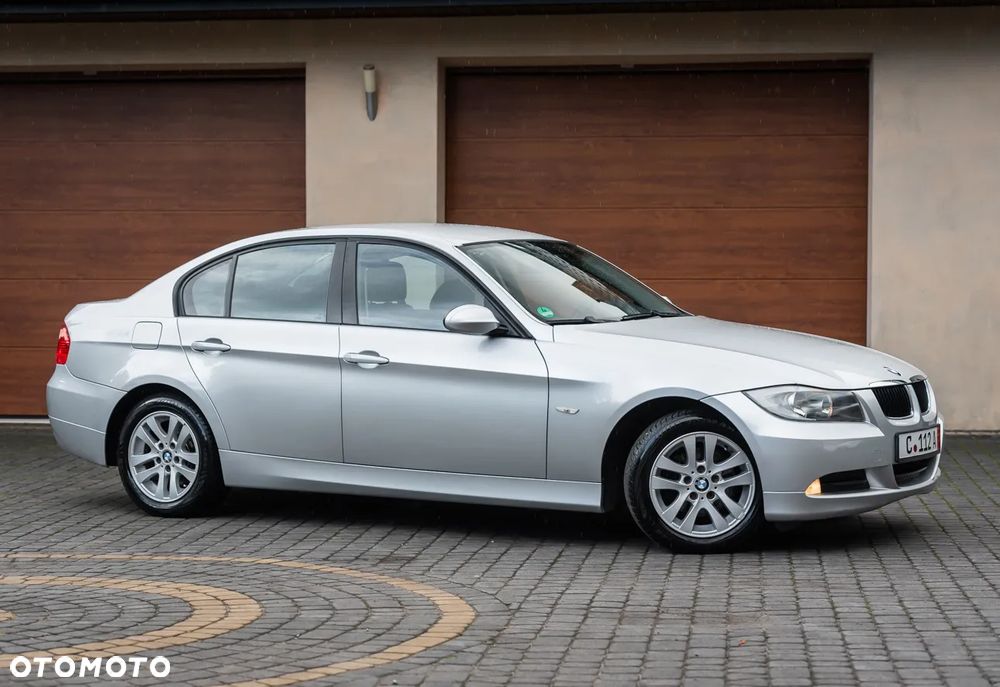 BMW 320I 2008 photo 3
