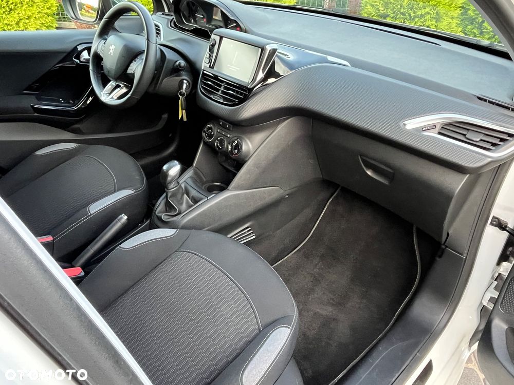 Peugeot 208 PureTech 82 Style - 12